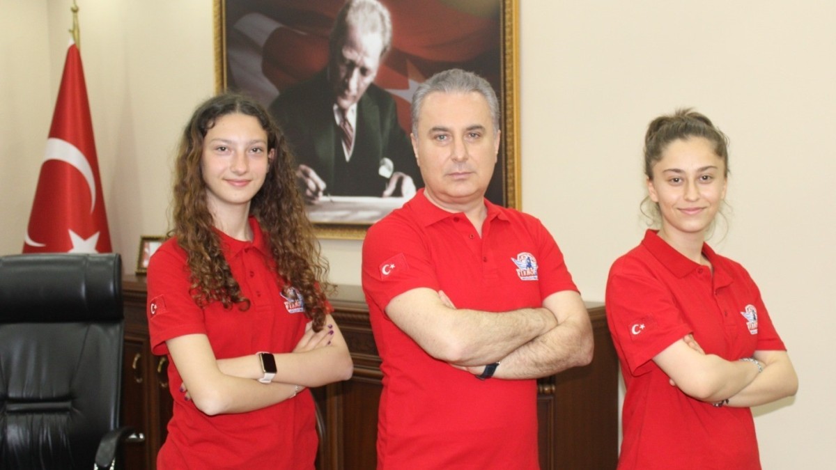 Finalist Öğrencilerinden Kaymakam Bozdemir’e Teknofest  Tişörtü